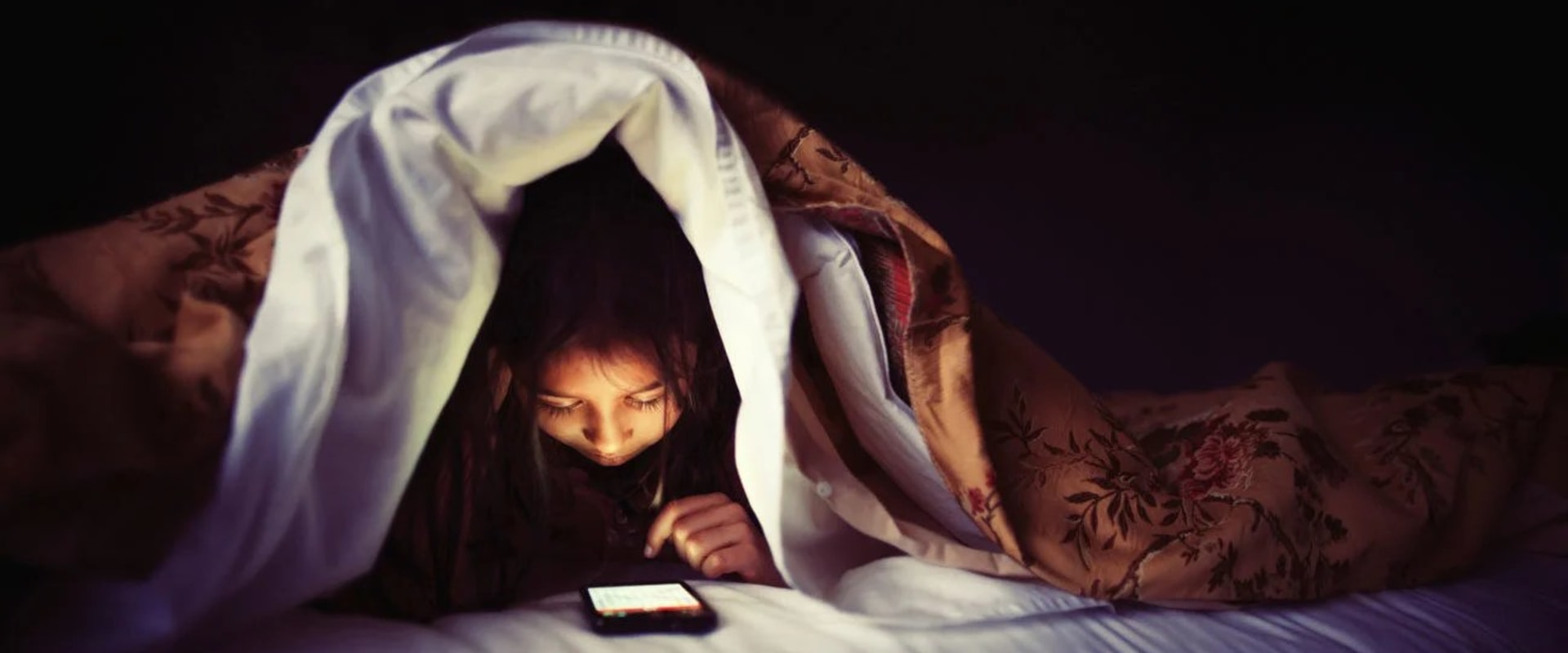 Reducing Blue Light Exposure: Creating Positive Habits for Waking Up and Developing Healthy Sleep Habits